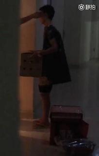 刘雨柔爆料外卖小哥视频,刘雨柔曝光感人视频引网友热议